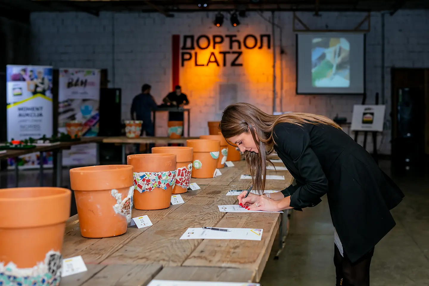 Moment humanitarna aukcija