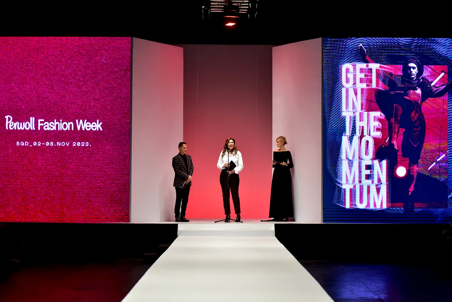 Perwoll Fashion Week svečano je otvoren revijom TRANSFORMACIJE na kojoj je, u Hangaru u Luci Beograd, svoje kreacije prikazalo 10 dizajnera iz 10 slovenskih zemalja.