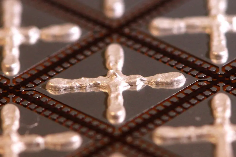 
Loctite Ablestik SSP-220: Die-Attach-Material für das Silbersinterverfahren