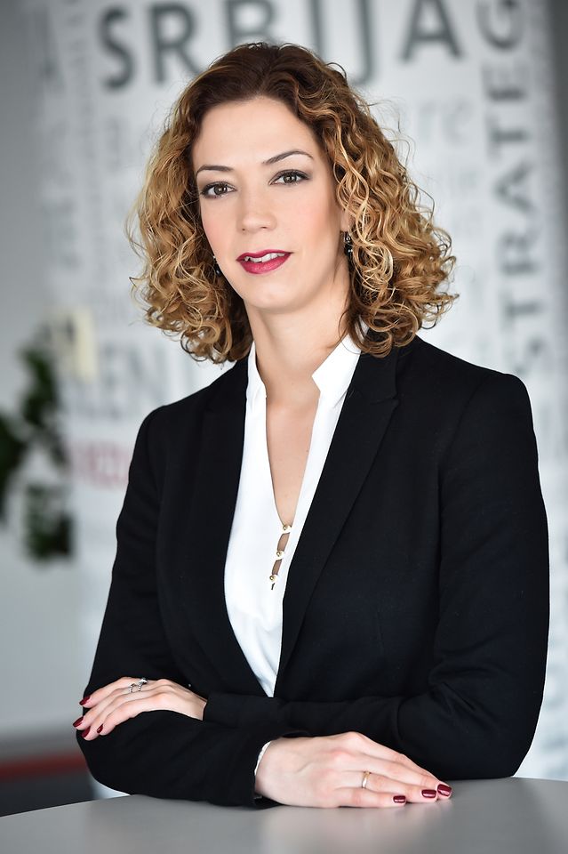 

Sandra Simić

Direktorka pravnih poslova