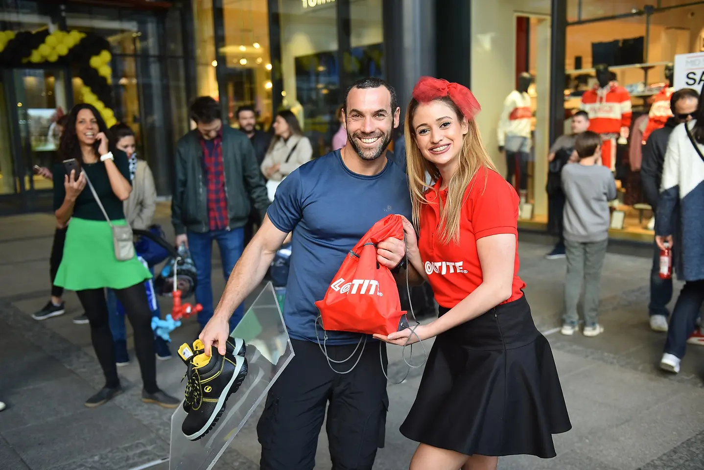 2019-05-10-Grazia Shopping Night Loctite Super Bond.jpg