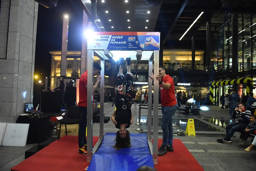 2019-05-10-Grazia Shopping Night Loctite Super Bond.jpg (1)