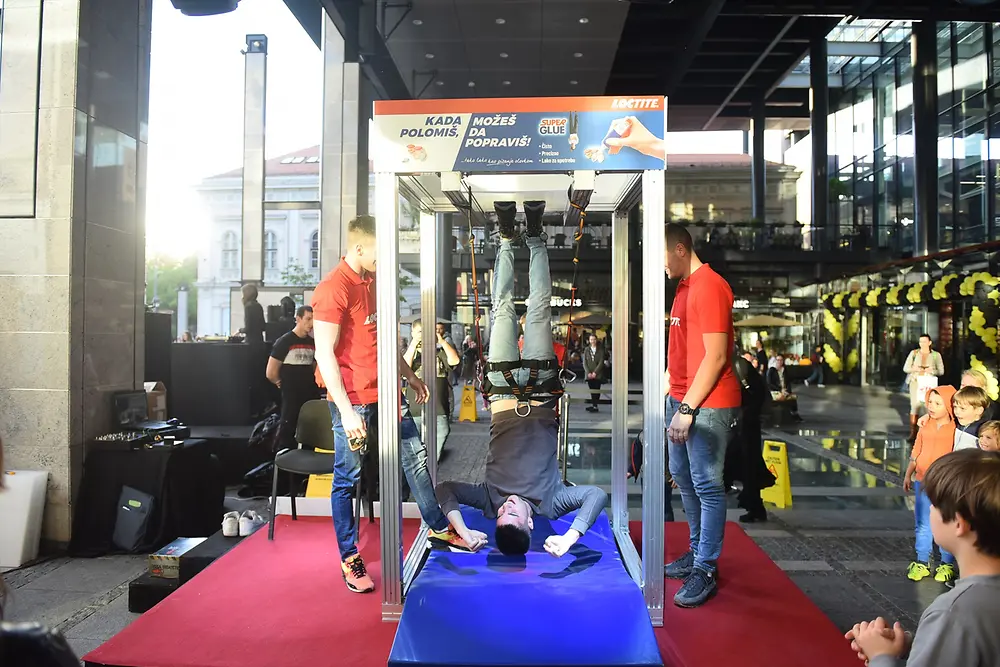 2019-05-10-Grazia Shopping Night Loctite Super Bond.jpg (2)